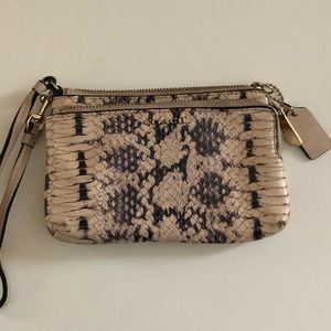 3/$15 ⭐️ Coach snakeskin leather wristlet